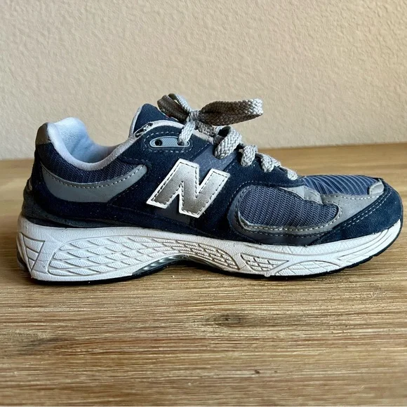 New Balance 2002R Boys Size 5Y W Blue Athletic Running Shoes Sneakers Sleek - Picture 4 of 14